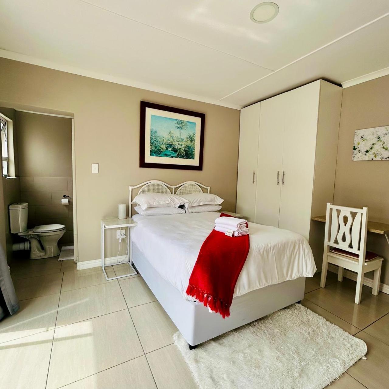 Hidden Bliss Guesthouse Ист-Лондон Номер фото